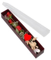kutu içerisinde 3 adet gül ve oyuncak  Rize çiçek satışı 