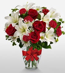 Eşsiz vazo tanzimi güller kazablankalar  Rize çiçek gönderme 