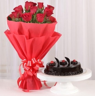10 Adet kırmızı gül ve 4 kişilik yaş pasta  Rize çiçek yolla , çiçek gönder , çiçekçi  